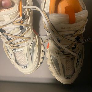 Selling a good condition Balenciaga sneakers